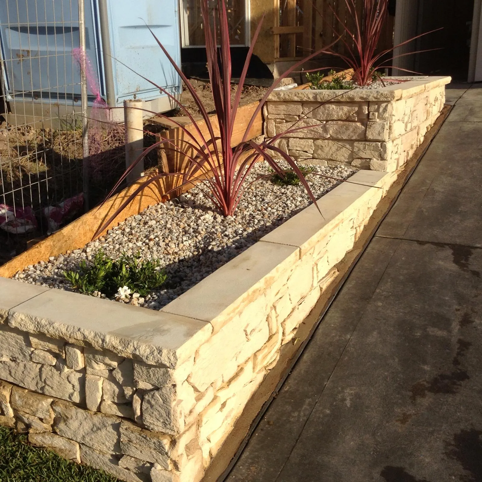 Garden feature wall with stacked stone cladding