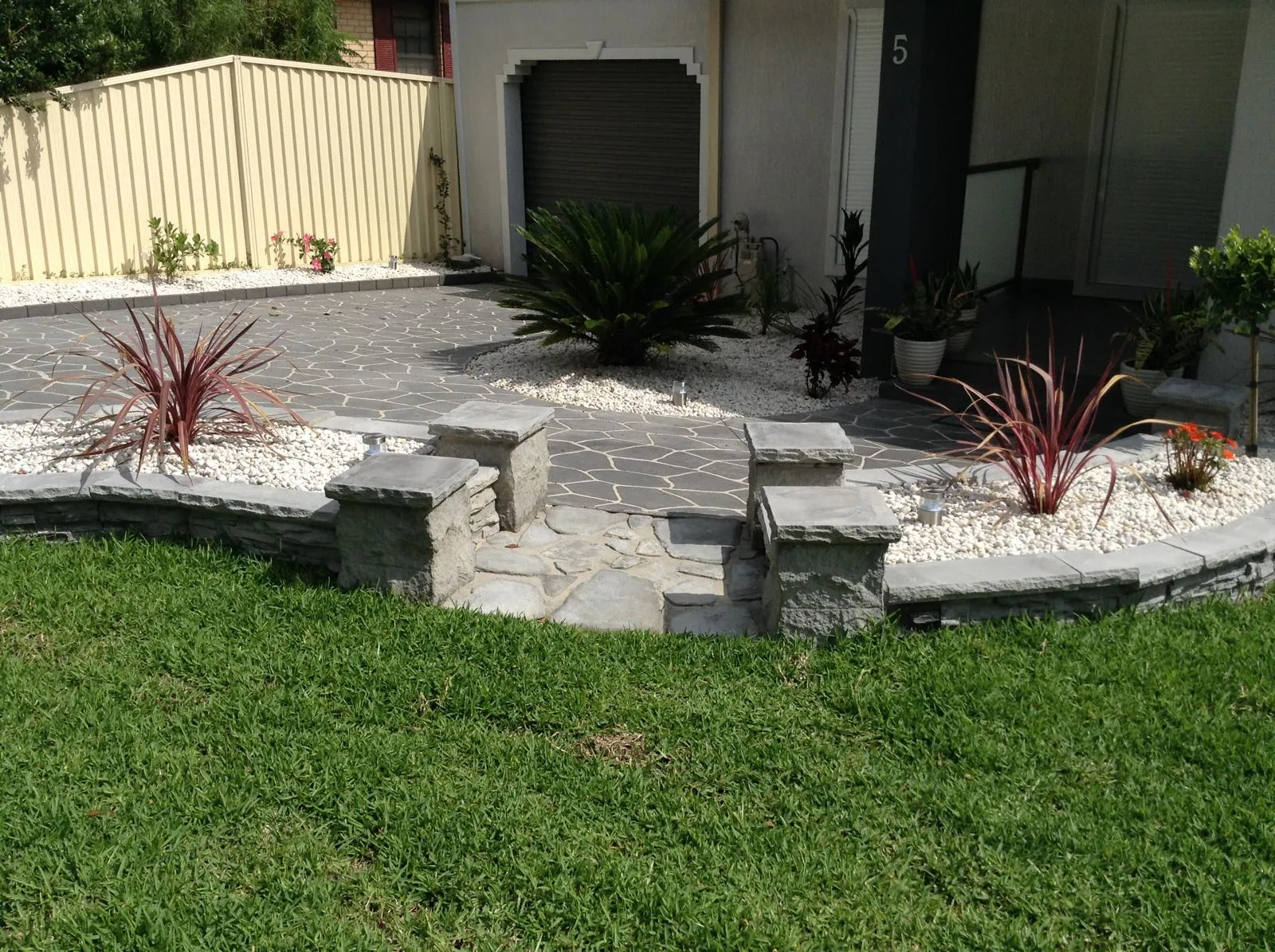 Driveway edging and retaining detail