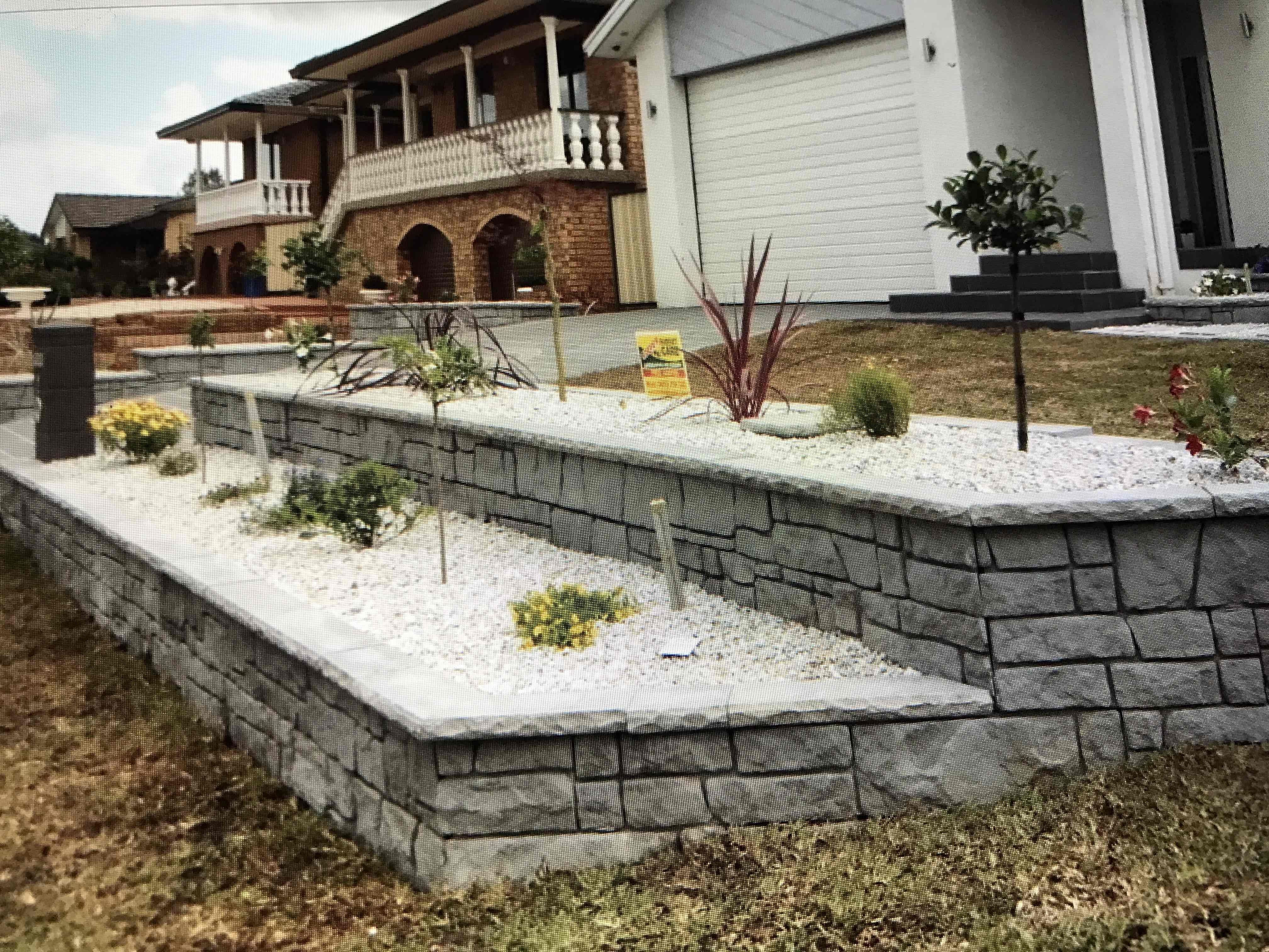 Flagstone courtyard paving
