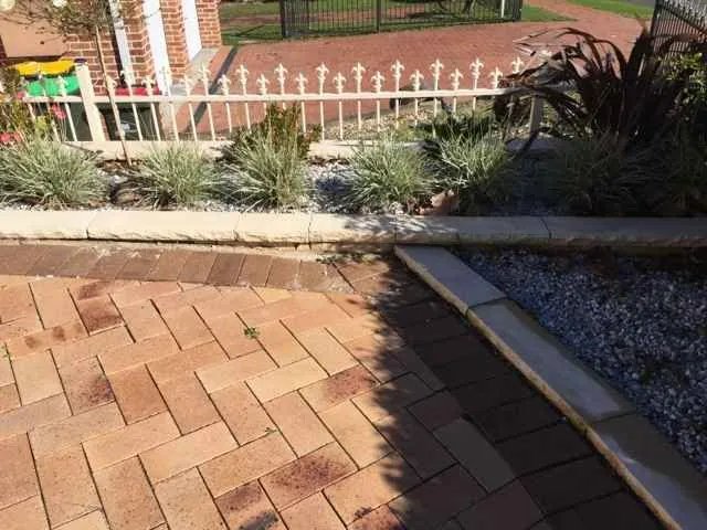 Roung-edge Capping — capping landscape product from Steve's Oasis Landscapes