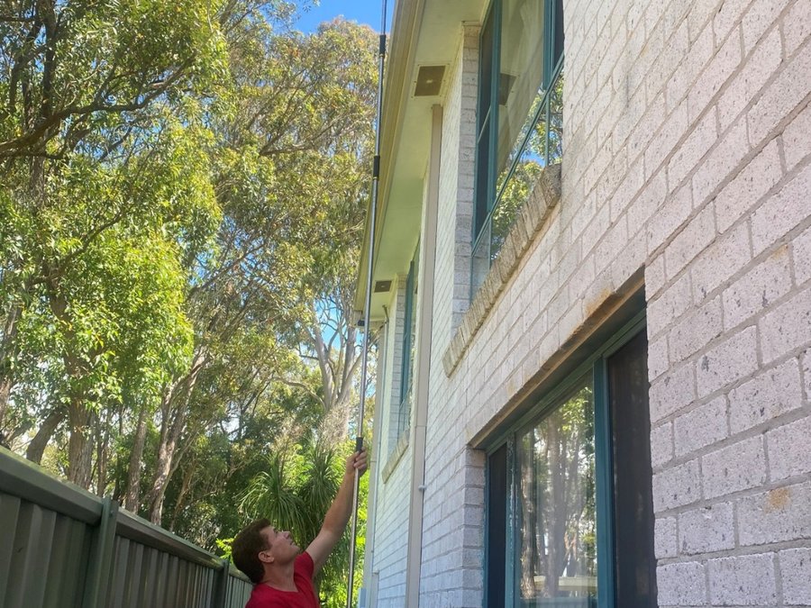 Safety-First Gutter Cleaner image 2