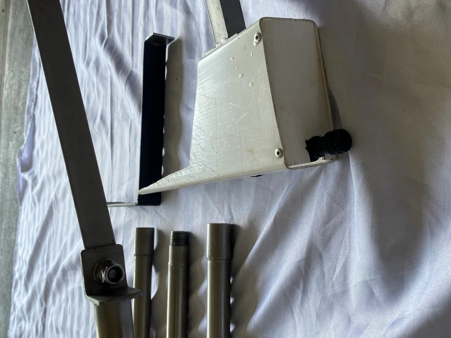 Interchangeable gutter cleaner head